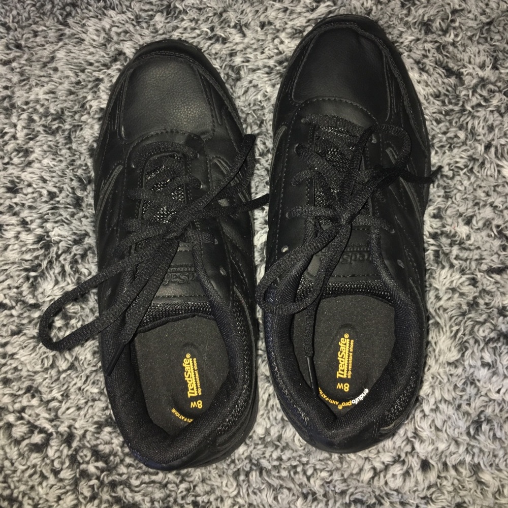 Slip proof shoes